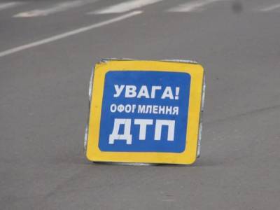 Серьезное ДТП в Киеве: на перекрестке легковушка протаранила мотоциклиста