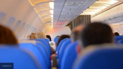 Стюардесса показала самые опасные места в самолете в период пандемии