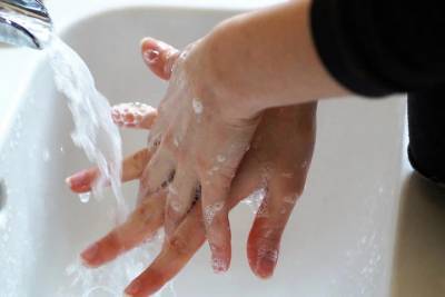 Маленькие оренбуржцы с грязными руками могут заразиться страшными болезнями