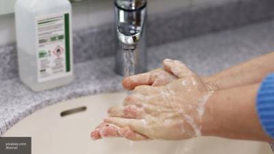Врач объяснила, почему нужно мыть руки при использовании антисептика