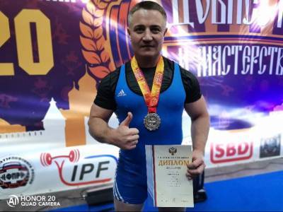 Сахалинец Иван Смирнов завоевал серебро на Кубке России по пауэрлифтингу