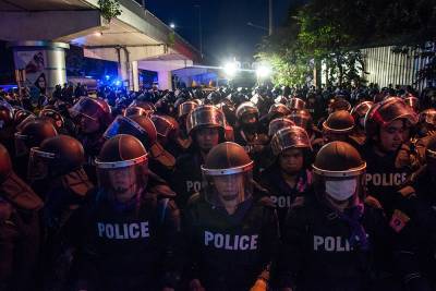 В Бангкоке ввели режим чрезвычайного положения из-за протестов