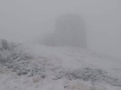 Высокогорье Карпат укрыло снегом: температура опустилась до нуля градусов
