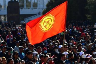 К резиденции президента Киргизии стянули подразделения МВД и военнослужащих