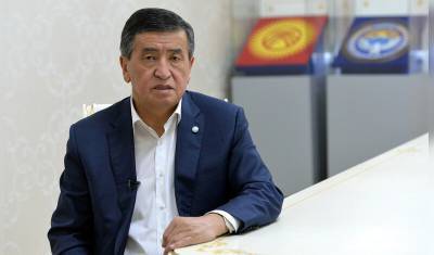 «Не держусь за власть»: глава Киргизии подал в отставку