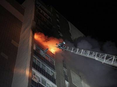 На Березняках в Киеве в жилом доме произошел пожар: горела комната на 11 этаже