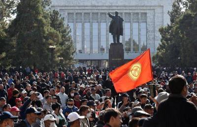 Президент Киргизии Жээнбеков подал в отставку