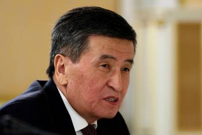 В российской киргизской общине поддержали отставку президента Жээнбекова