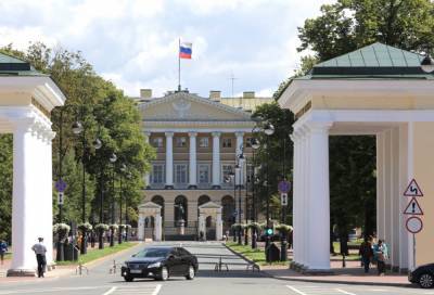 Возможных получателей новых выплат в Петербурге разбили на три группы
