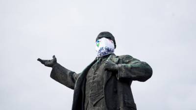 В Екатеринбурге оригинально напомнили о важности ношения маски - фото