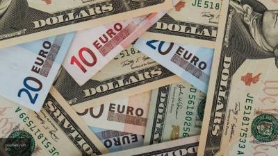 Доллар и евро растут на открытии торгов 15 октября