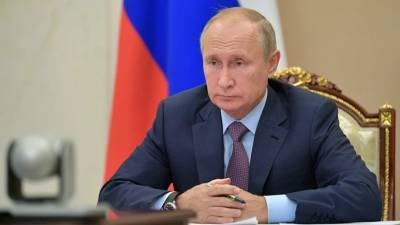 Путин поручил проводить внеплановые проверки питания в школах