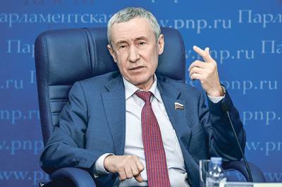 Сенатор Климов назвал сведением счетов введение санкций против 6 россиян
