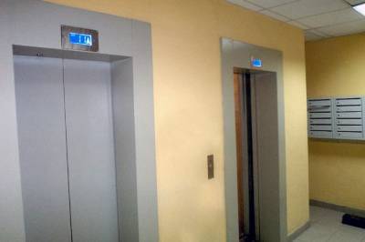 В столице оборвался лифт с врачами "скорой", ребенком и женщиной