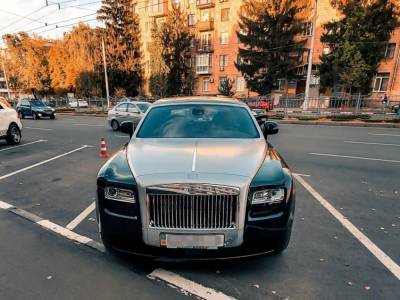 На парковке в Харькове заметили роскошный Rolls-Royce за 8 миллионов гривен