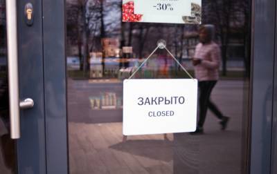 Минпромторг рассказал, собирается ли закрывать кафе и магазины из-за ковида
