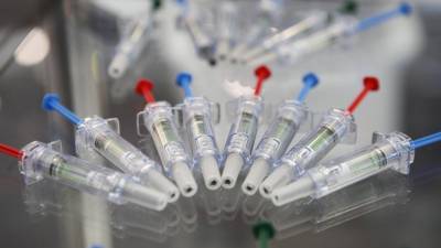 Общепит и торговлю в Петербурге обязали провести вакцинацию 75% сотрудников