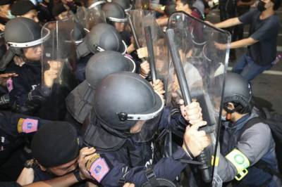 В Таиланде ввели чрезвычайное положение из-за протестов против монархии