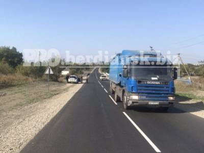 Грузовик Scania врезался в ВАЗ под Бердянском