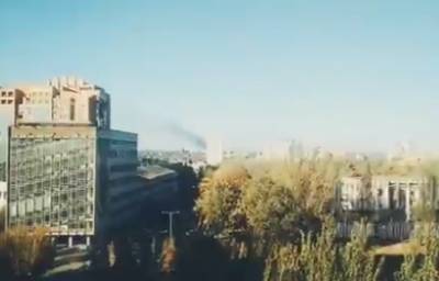 В Донецке пожар в районе завода химреактивов, видео