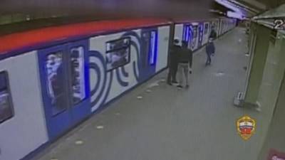 Пассажир московского метро получил девять суток ареста за "быстрый переход"