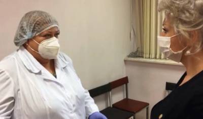 Начальница детского госпиталя Ульяновска порекомендовала лечить коронавирус малиной