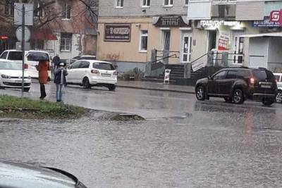 Дороги в Тверской области залило водой