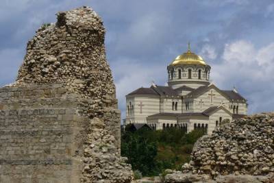 В Севастополе временно запретили экскурсии, спектакли и свадебные гуляния