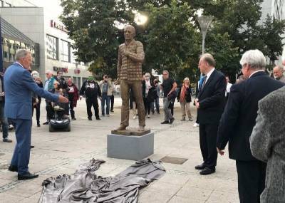 Памятник Михаилу Горбачёву в Германии был раскритикован членом Совета Федерации РФ