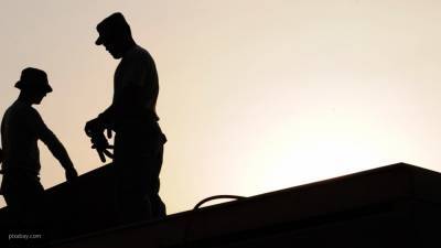 Двое рабочих погибли при падении строительной люльки в Москве