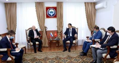 Глава МИД Киргизии встретился с послом России: ситуация стабилизируется