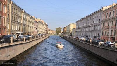 Масштаб и белые ночи: почему туристы хотят вернуться в Петербург