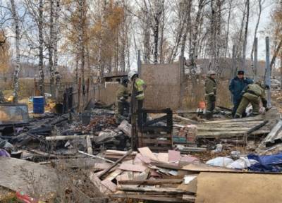 Жили в домике 3 на 5 метров: в Новосибирске в пожаре погибли трое маленьких детей