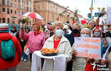 Кто та бабушка, которая вышла на марш пенсионеров с пирожками