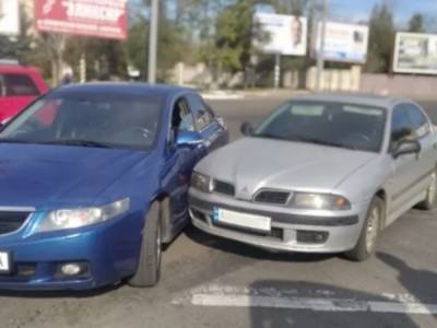 В Николаеве столкнулись автомобили Mitsubishi и Honda