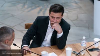 Киев озвучил все пять вопросов Зеленского к украинцам перед голосованием
