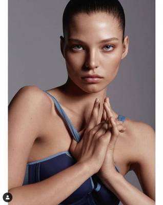 21-летняя модель Алеся Кафельникова опубликовала снимки с голой грудью