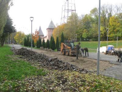 Почему на аллее в Смоленске убирают недавно уложенную плитку