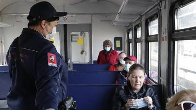 В Москве перестанут пускать в общественный транспорт без масок и перчаток