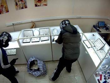 Вологжанин с другом ограбил ювелирный магазин в Ярославской области