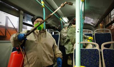 В московский транспорт запретили пускать пассажиров без масок и перчаток