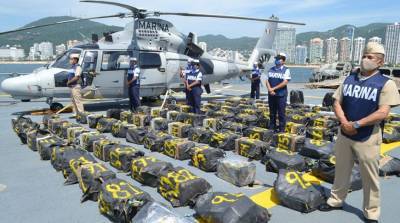 Мексиканские военные перехватили 2 т кокаина в открытом море