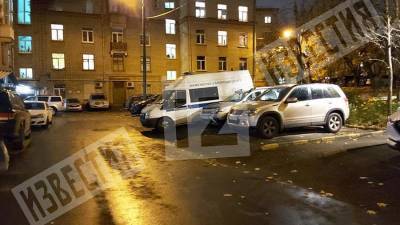 Саперы приехали в дом на западе Москвы после задержания двух человек