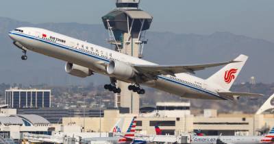 Летающий человек вновь появился в небе у аэропорта Лос-Анджелеса