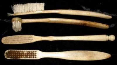 Трава и щетина кабана — чем пользовались люди до изобретения зубной щетки (4 фото)