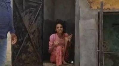 В Индии мужчина запер жену в туалете на полтора года