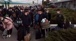 Шестая группа узбекских мигрантов отправилась в Ташкент из Волжского
