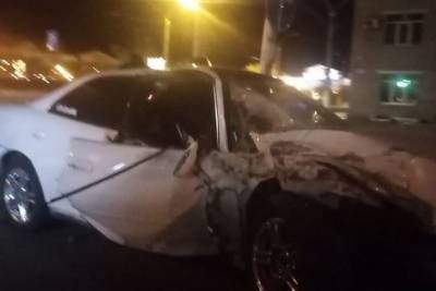 Три человека пострадали в столкновении Land Cruiser и Mark II в Чите