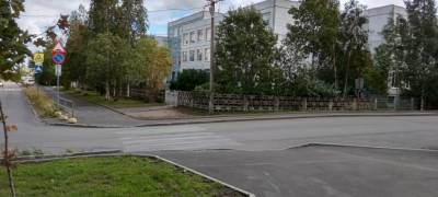 Стертый пешеходный переход у школы в Петрозаводске восстановят в этом году