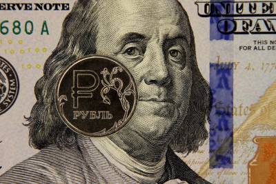 Курс доллара: рубль посыпался на внешних сигналах